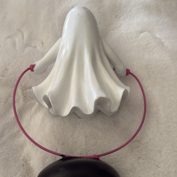 NEW VIRAL White Ghost Figurine with Pink Jump Rope - Picture 8 of 10